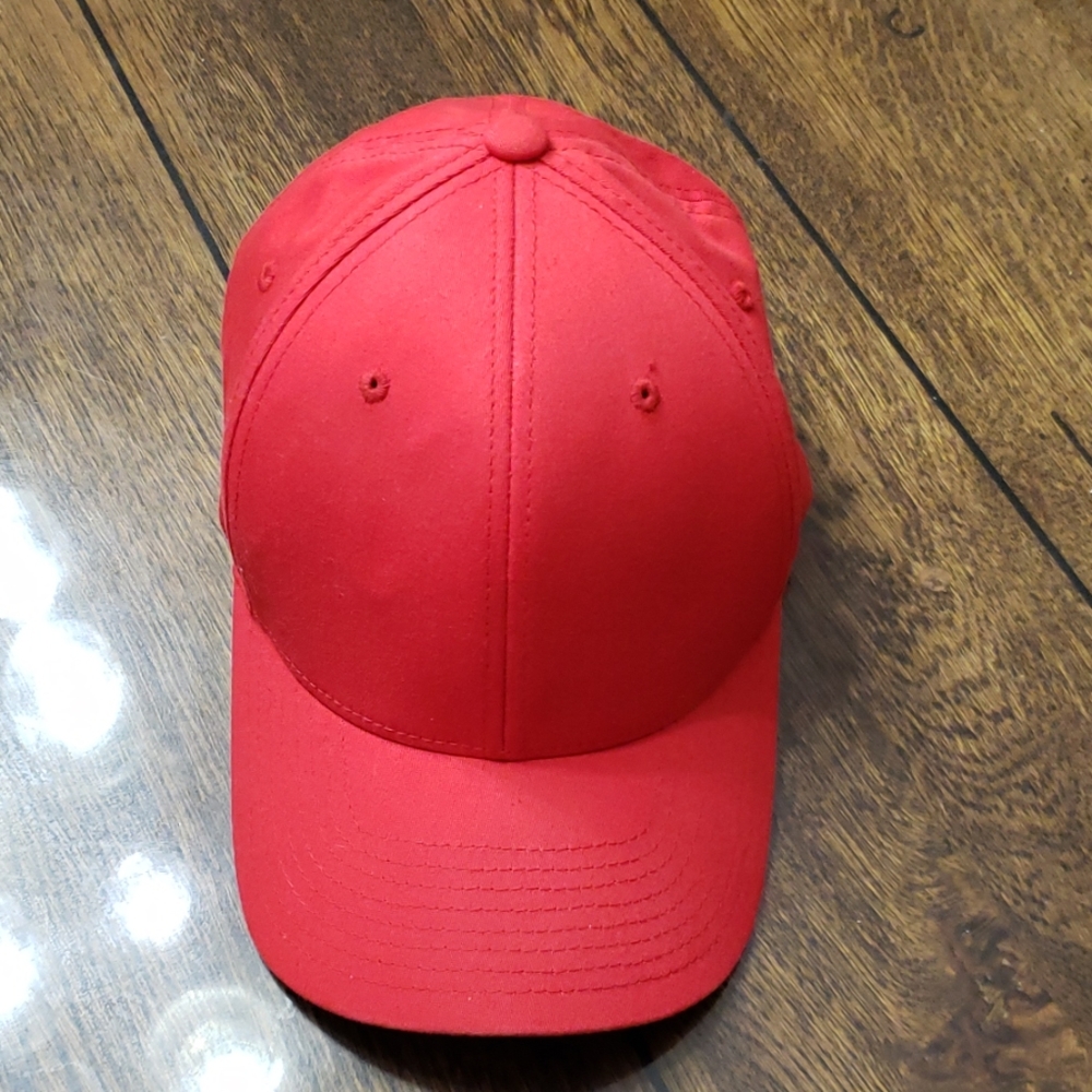 Red flexfit baseball hat